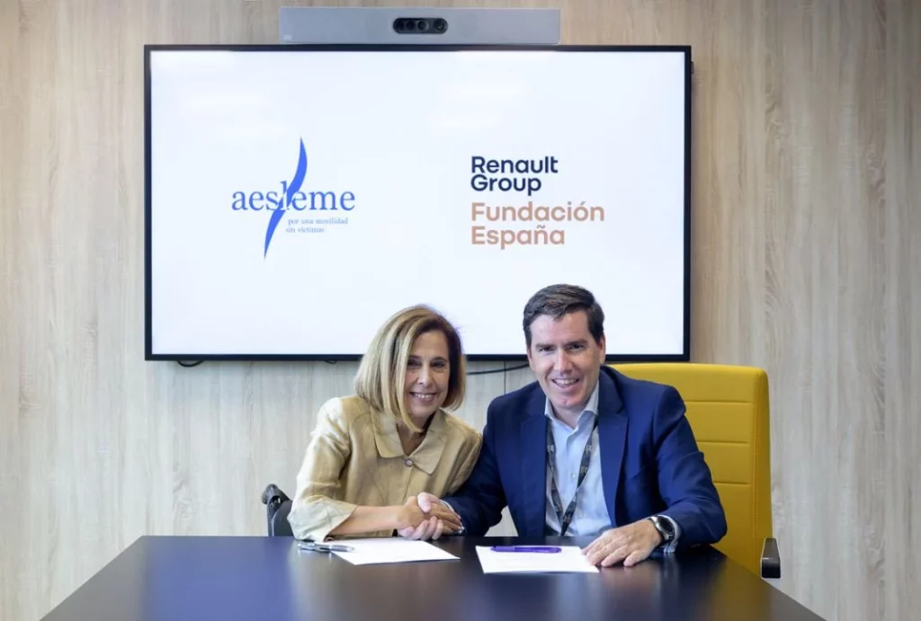 FIRMAACUERDO FUNDACION RENAULT Y AESLEME Motor16