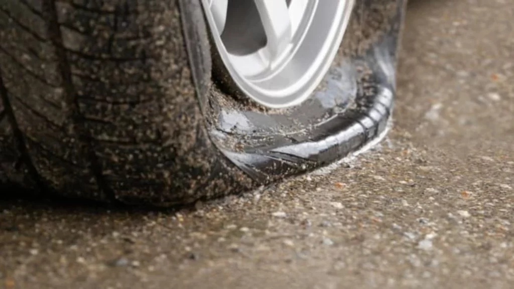 Consejos extras para solucionar el neumático pinchado.