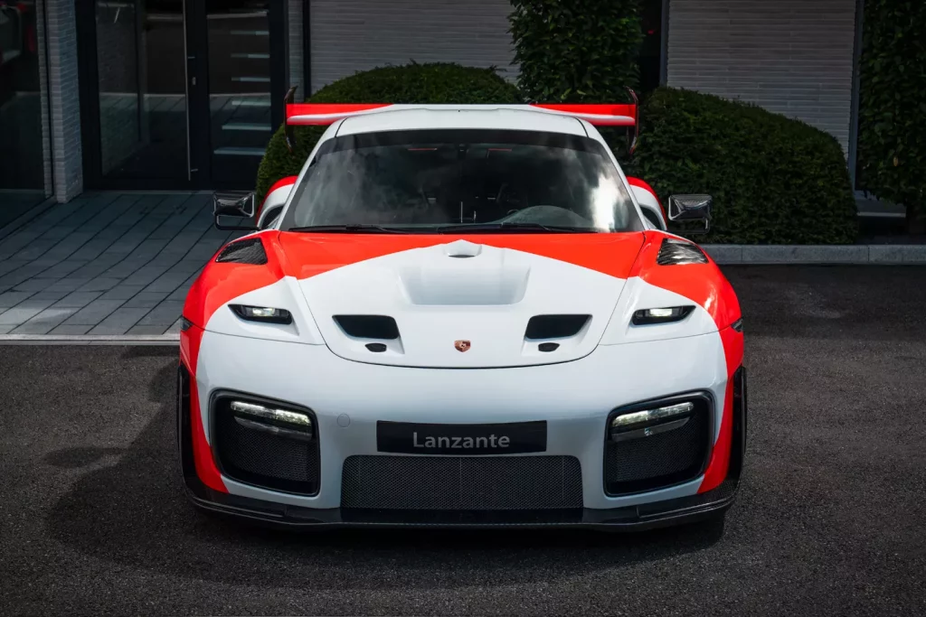 2024 Lanzante Porsche 935. Imagen delantera.