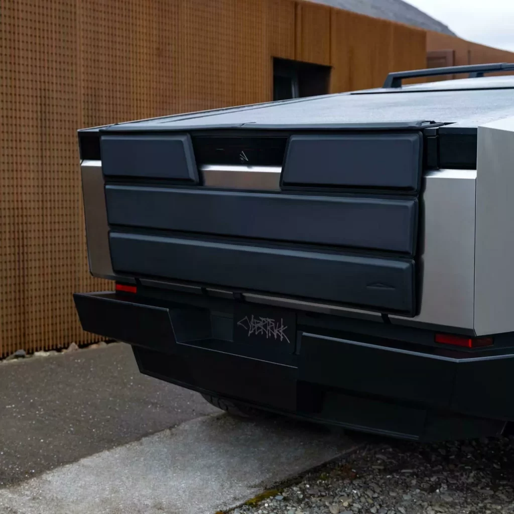 2024 Tesla Cybertruck. Accesorio tapa trasera. Imagen detalle.