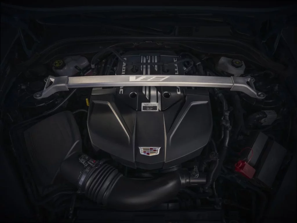 2024 Cadillac CT5-V Blackwing Precision Package. Imagen motor.