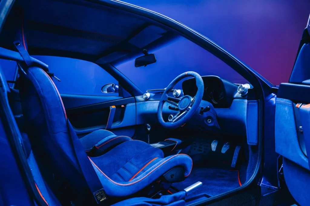 2024 Ferrari F355. Evoluto Automobili. Imagen interior.