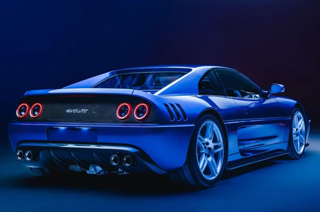 2024 Ferrari F355. Evoluto Automobili. Imagen trasera.