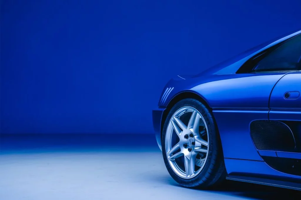 2024 Ferrari F355. Evoluto Automobili. Imagen detalle.