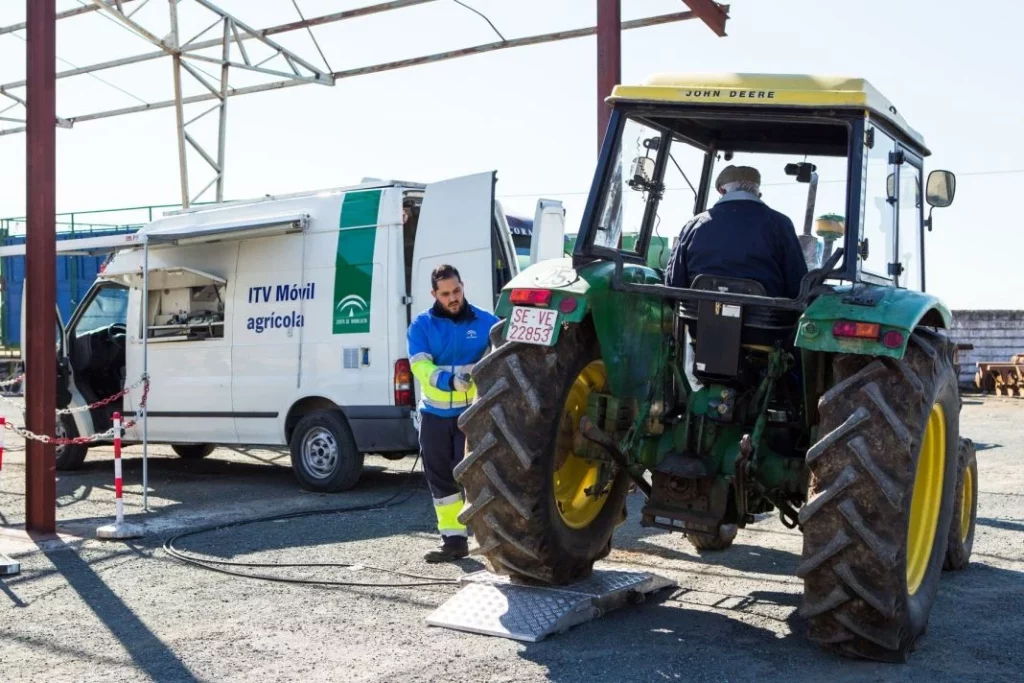 EuropaPress 5527705 tractor pasa itv unidad movil Motor16