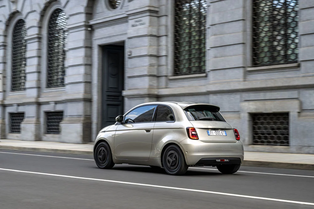 FIAT 500E GIORGIO ARMANI 4 Motor16