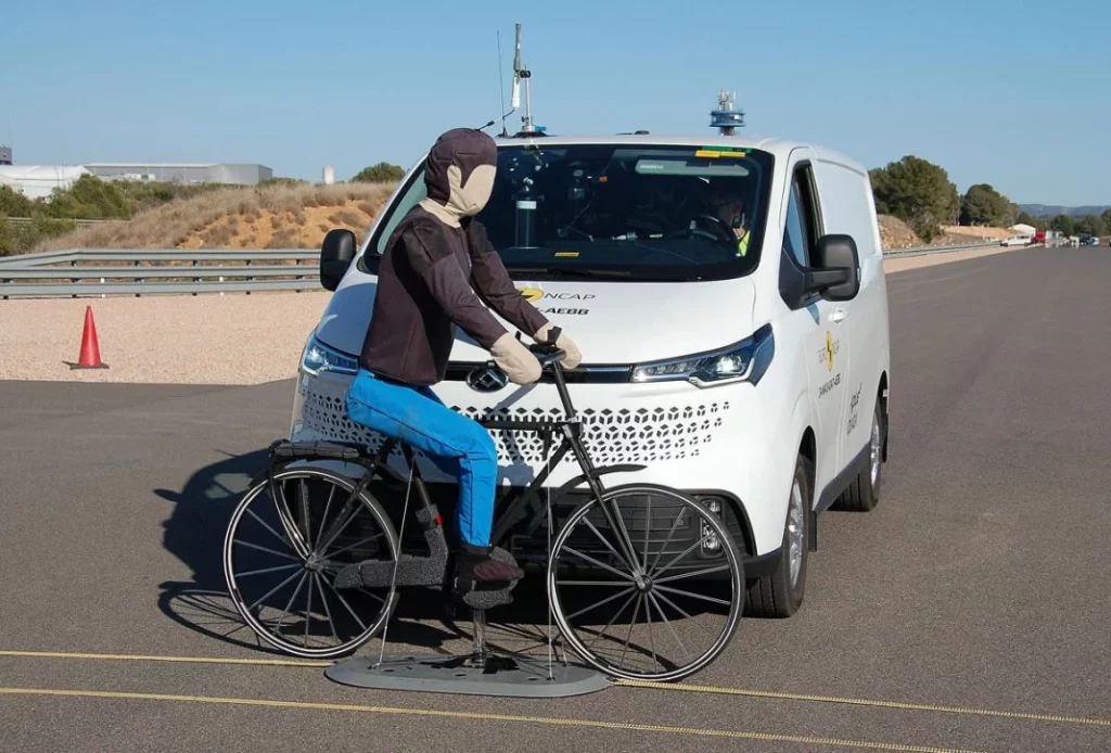 FURGONETAS ADAS EURONCAP JULIO 20243 Motor16