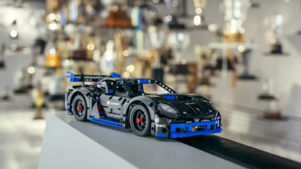 PORSCHE GT4 E PERFORMANCE LEGO MUSEO10 Motor16