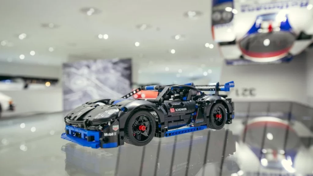 PORSCHE GT4 E PERFORMANCE LEGO MUSEO7 Motor16