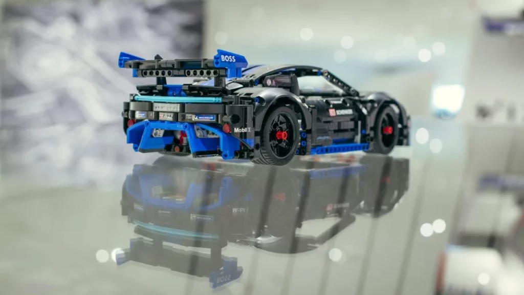 PORSCHE GT4 E PERFORMANCE LEGO MUSEO8 Motor16