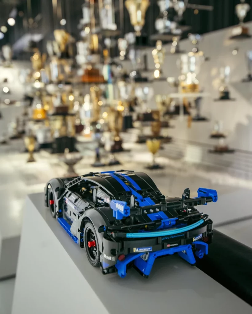 PORSCHE GT4 E PERFORMANCE LEGO MUSEO9 Motor16