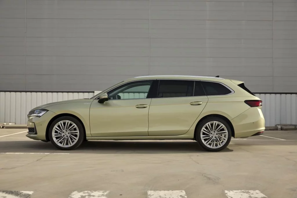 Skoda Superb Combi 7 (11)