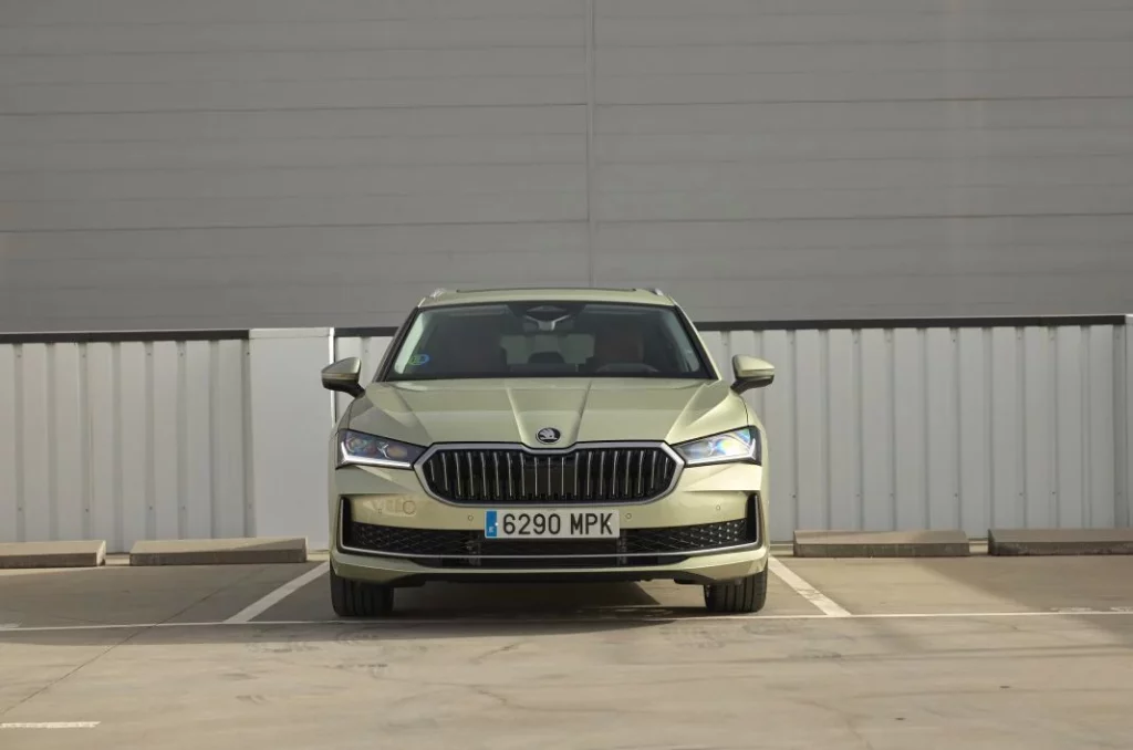 Skoda Superb Combi 7 12 Motor16