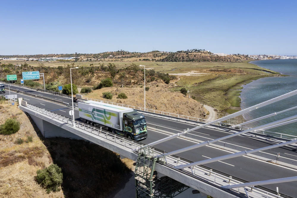 VIAJE MERCEDES EACTROS 24 Motor16