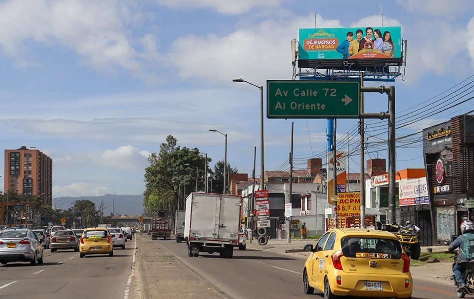 Vallas publicitarias y seguridad al volante.