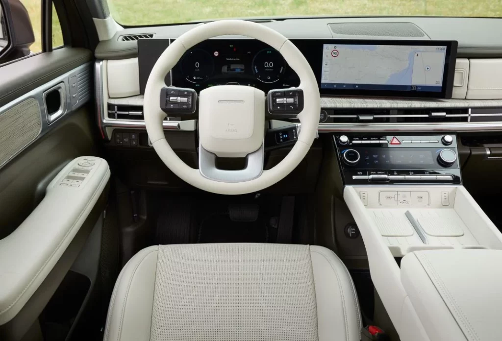 hyundai santa fe interior 7 Motor16