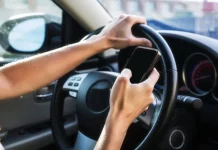 Las 10 distracciones al volante que debes evitar en tu viaje de vacaciones