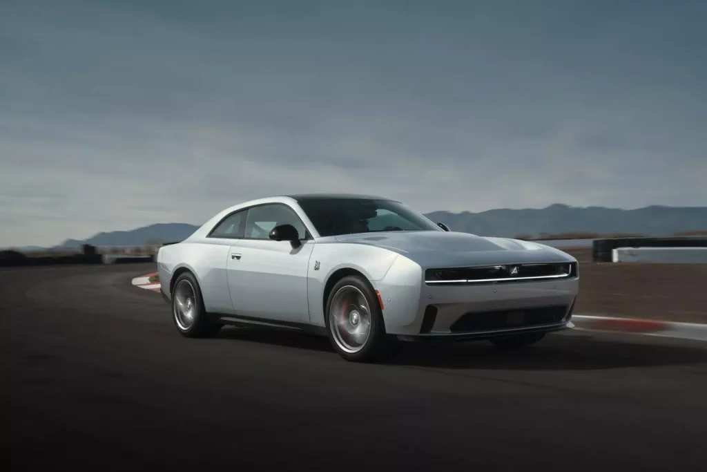 2024 Dodge Charger Daytona. Imagen movimiento.