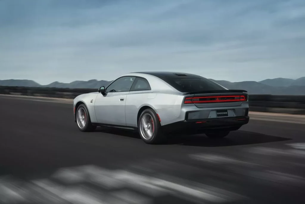 2024 Dodge Charger Daytona. Imagen movimiento.