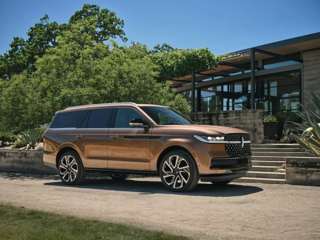 2024 Lincoln Navigator 18 Motor16