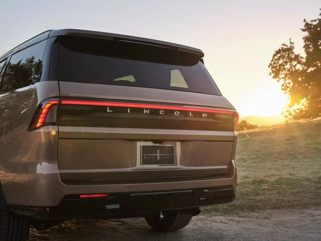 2024 Lincoln Navigator 26 Motor16