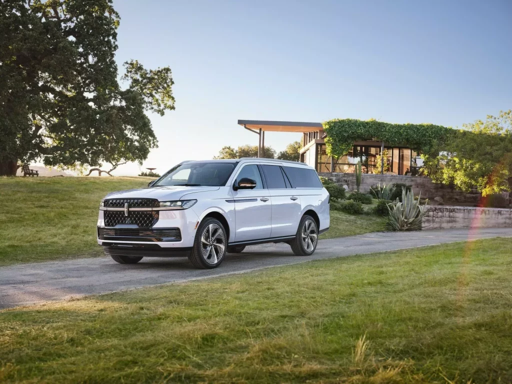 2024 Lincoln Navigator 49 Motor16