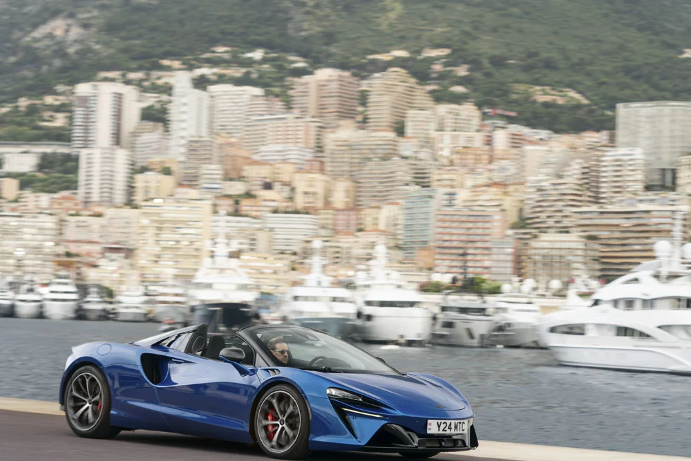 2024 McLaren Artura Spider 47 Motor16