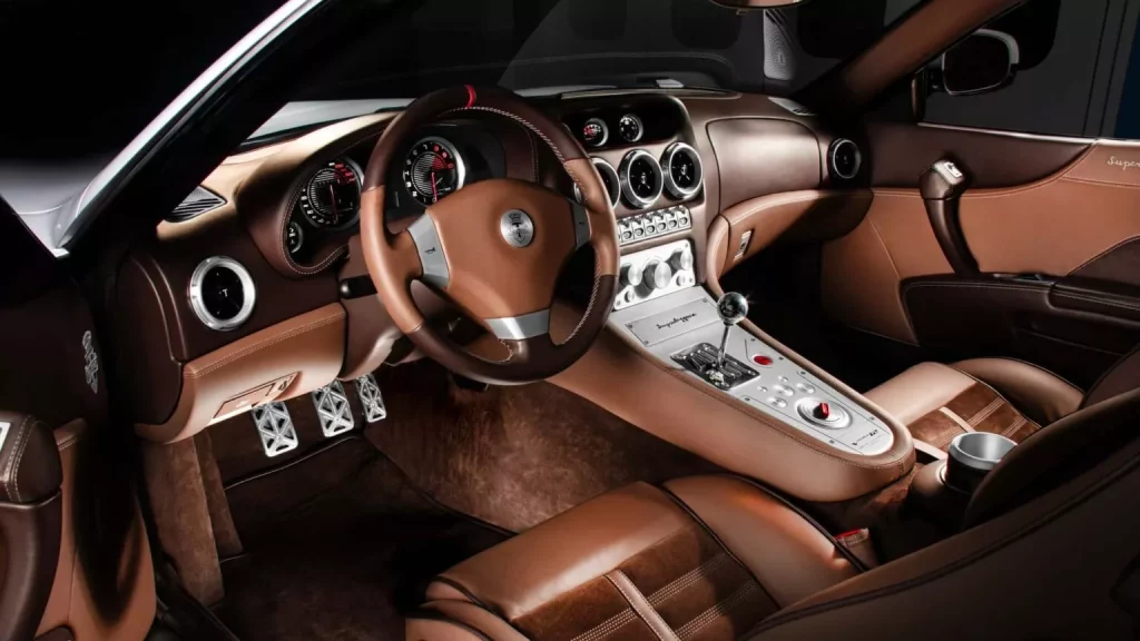 2024 Touring Superleggera Veloce12. Imagen interior.