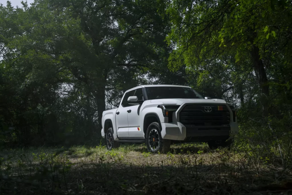 2024 Toyota Tundra TRD Rally. Imagen estática.