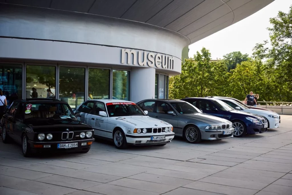 40 anos BMW m5 en el museo1 Motor16