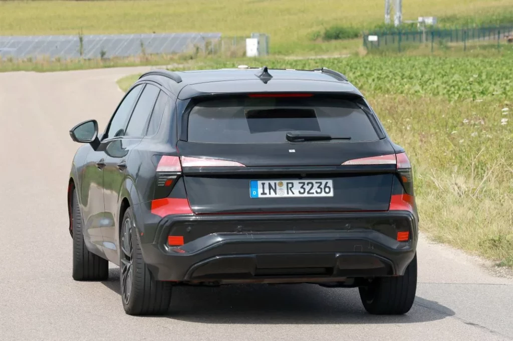 Audi Q3 black 14 Motor16