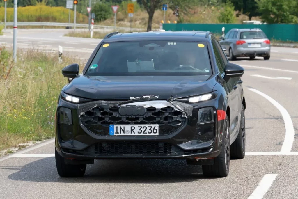 Audi Q3 black 16 Motor16