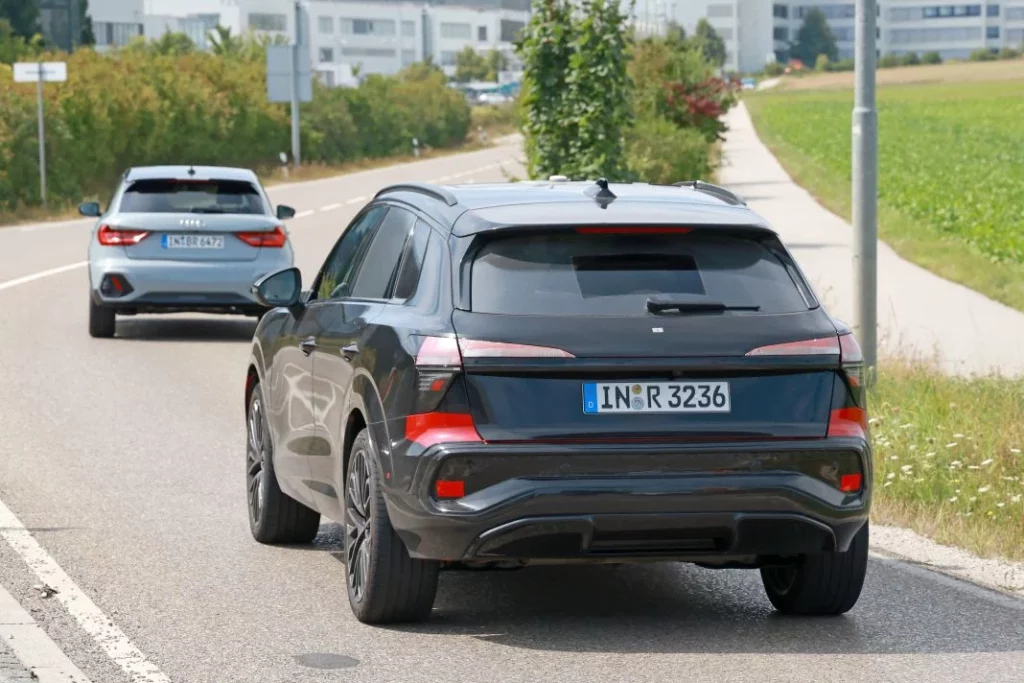 Audi Q3 black 23 Motor16