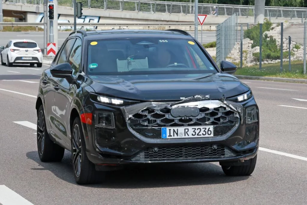 Audi Q3 black 24 Motor16