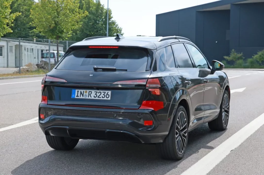 Audi Q3 black 29 Motor16