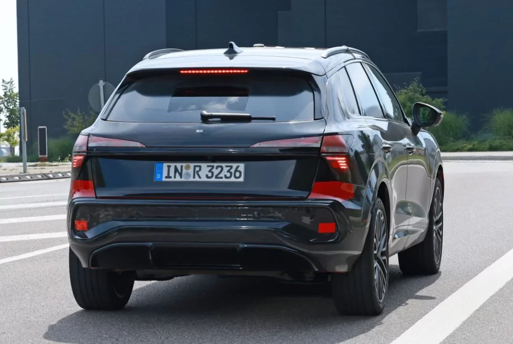 Audi Q3 black 30 Motor16