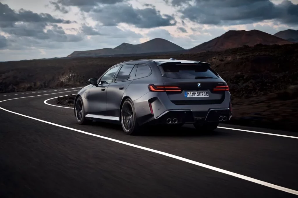 BMW M5 Touring 2025 (1)