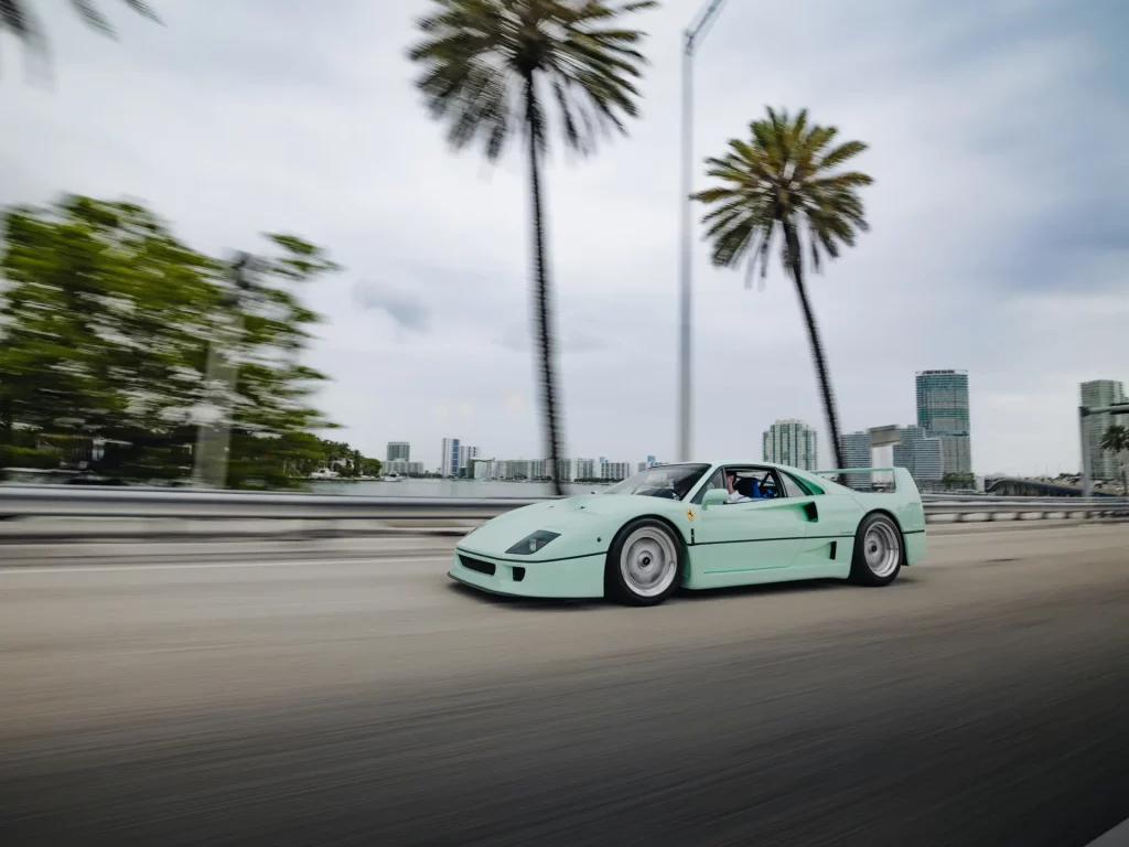 ferrari f40 venta subasta color minty verde pallido 1 Motor16