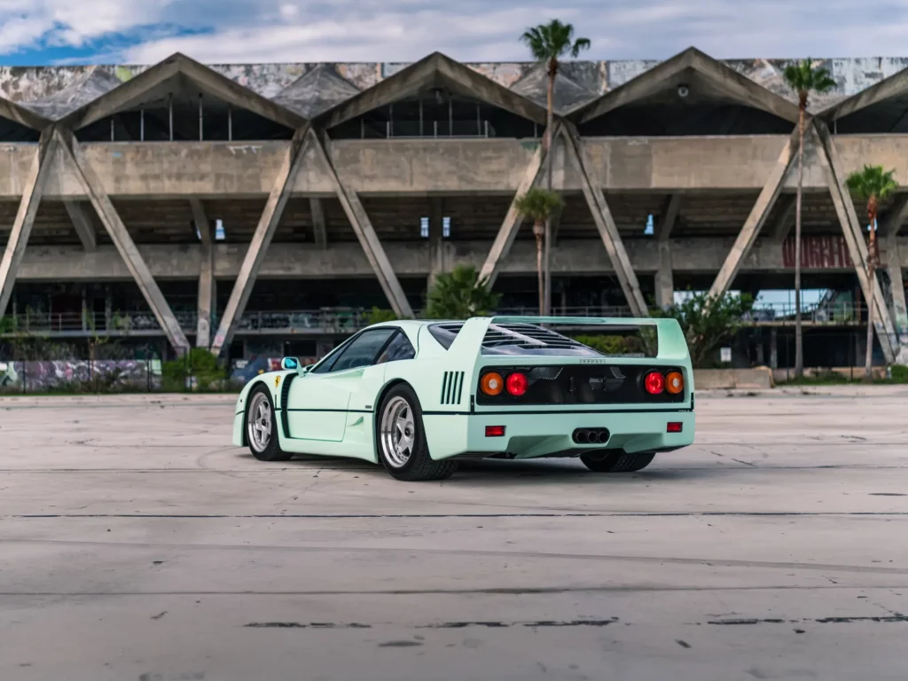 ferrari f40 venta subasta color minty verde pallido 18 Motor16