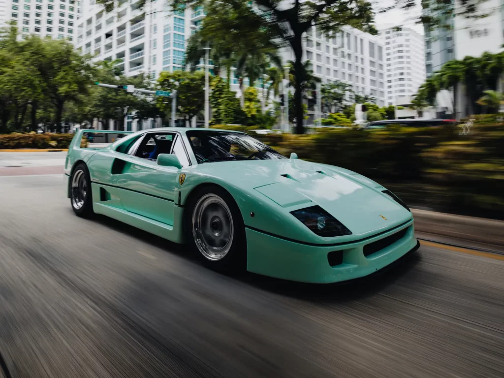 ferrari f40 venta subasta color minty verde pallido 2 Motor16