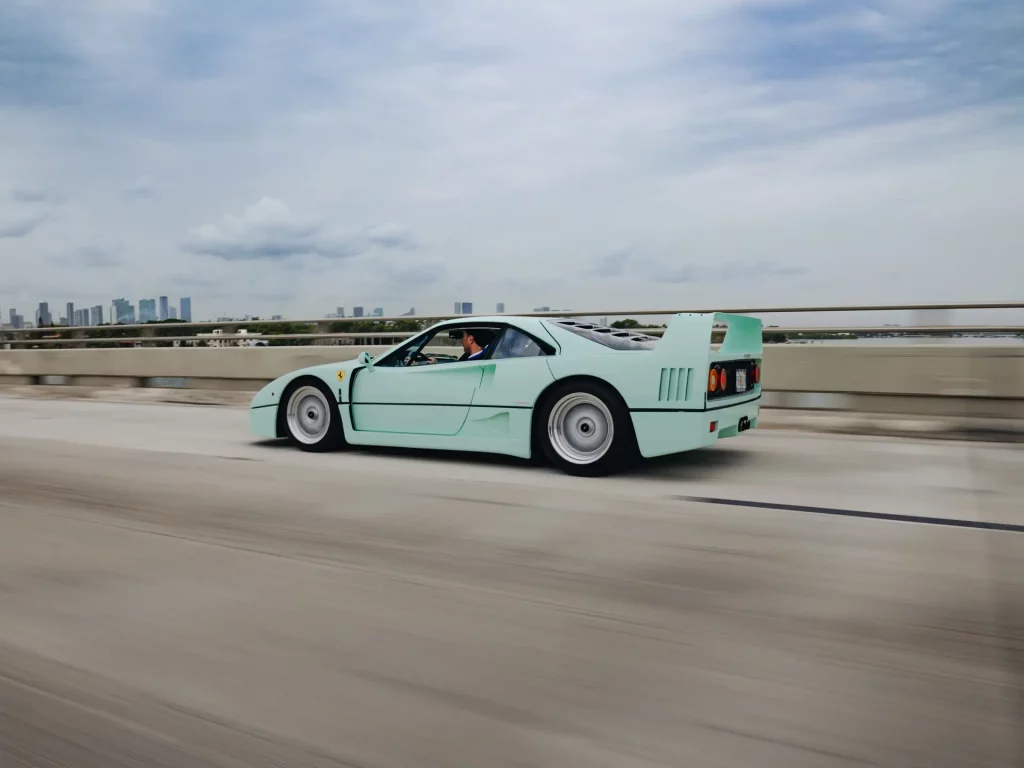 ferrari f40 venta subasta color minty verde pallido 3 Motor16