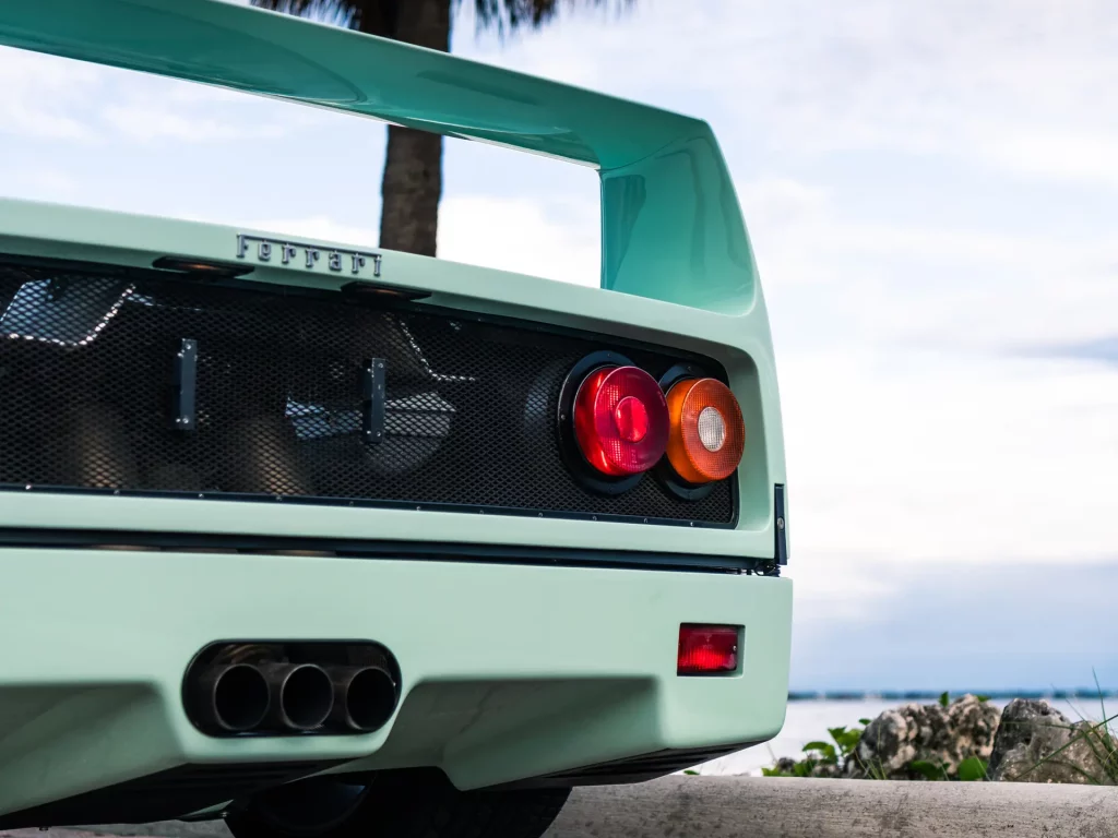 ferrari f40 venta subasta color minty verde pallido 48 Motor16