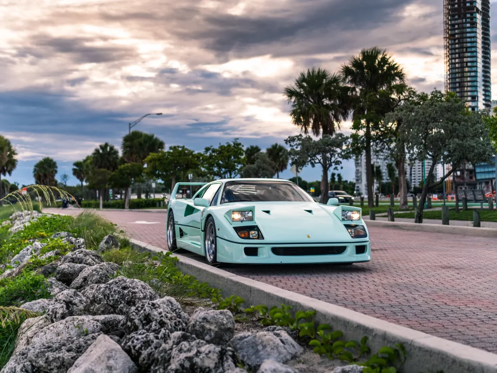 ferrari f40 venta subasta color minty verde pallido 53 Motor16