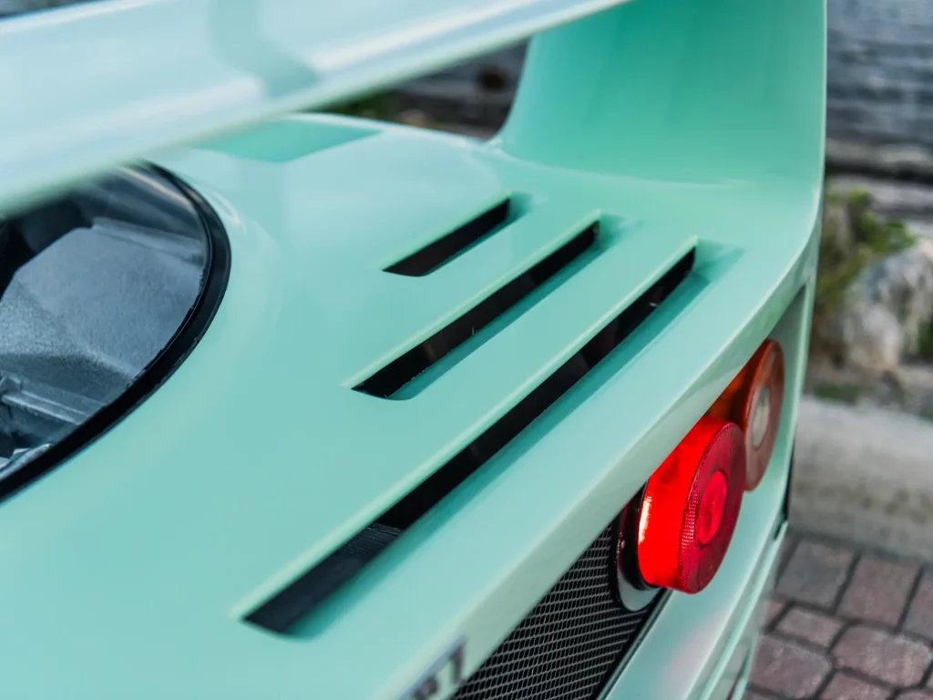 ferrari f40 venta subasta color minty verde pallido 74 Motor16