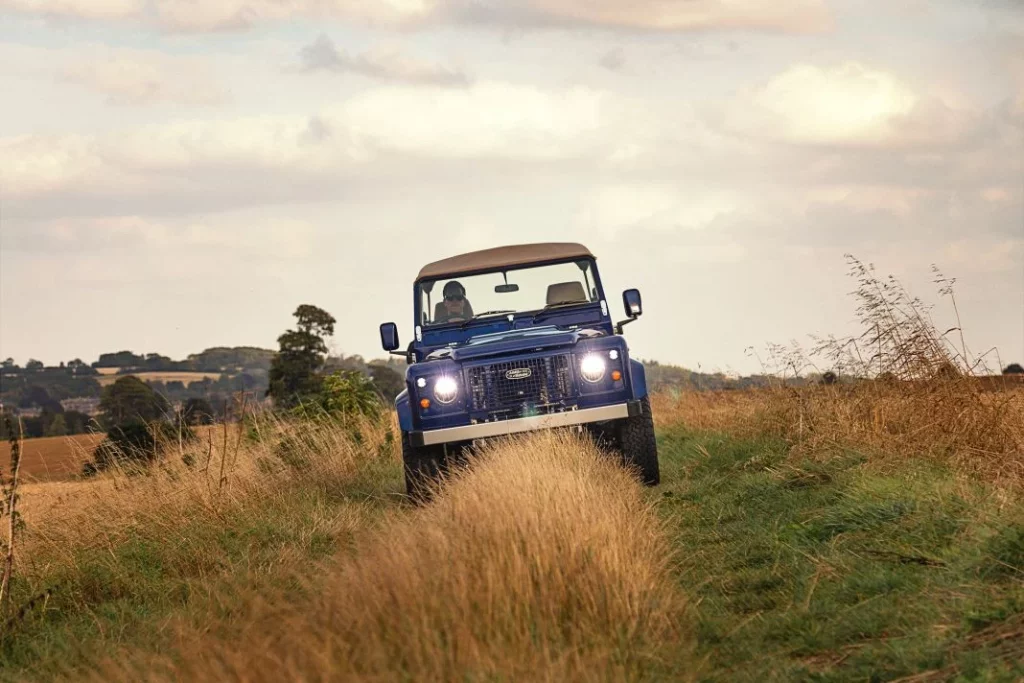 land rover defender kingsley 28 Motor16