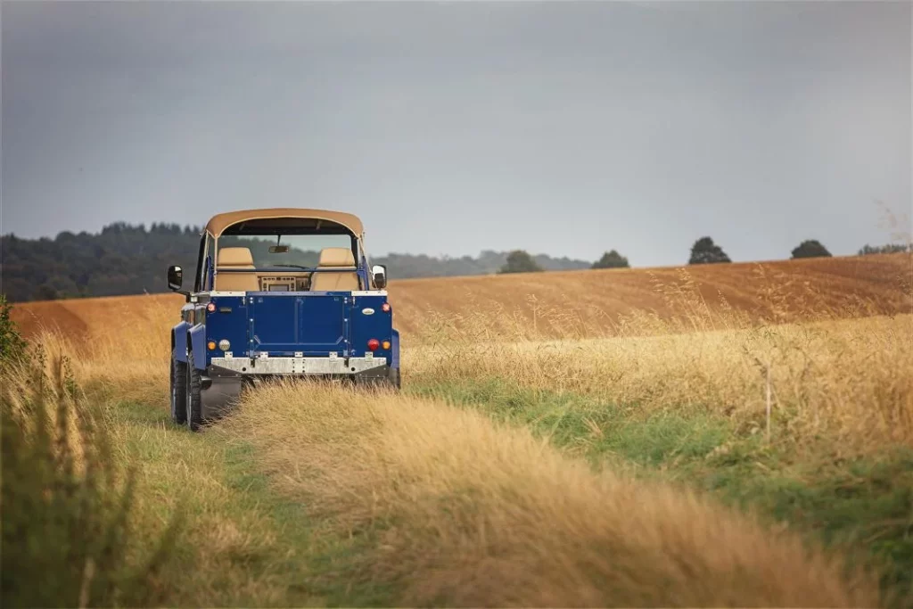 land rover defender kingsley 33 Motor16