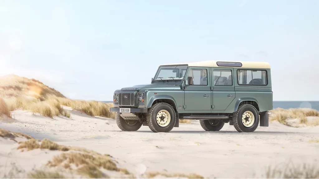 land rover defender v8 works 4 Motor16