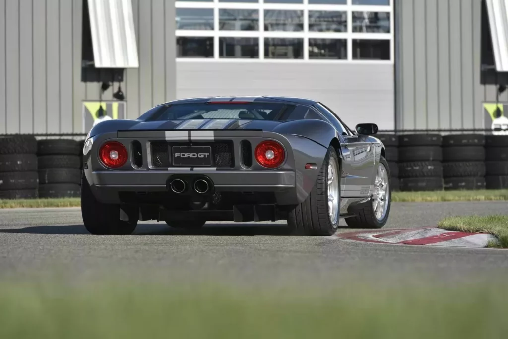 2004 Ford GT Prototipo. Mecum. Imagen trasera.