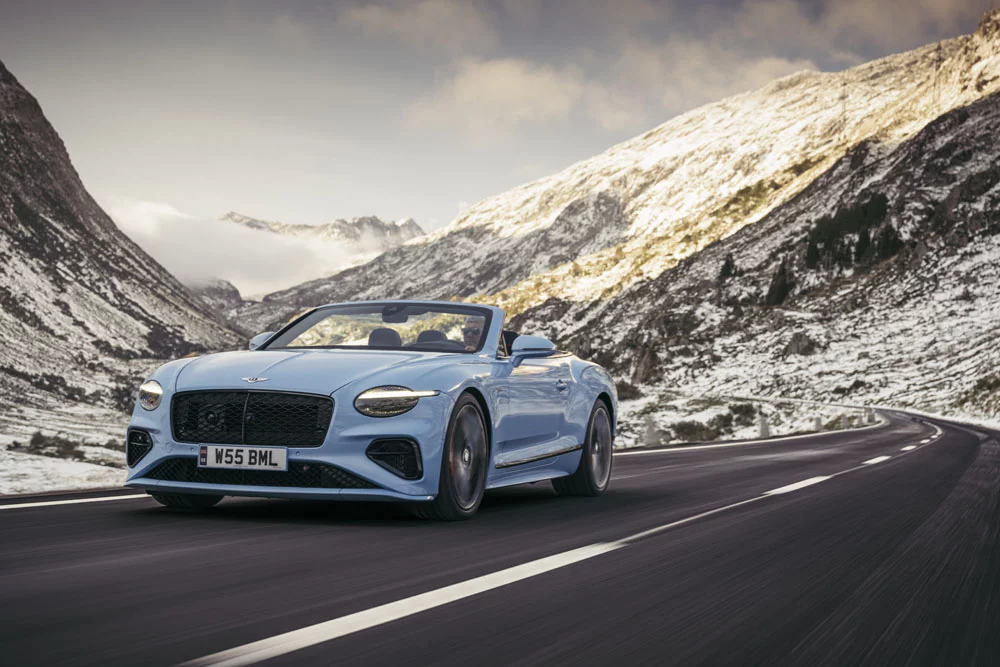 2024 Bentley Continental GT Speed. Imagen movimiento convertible.