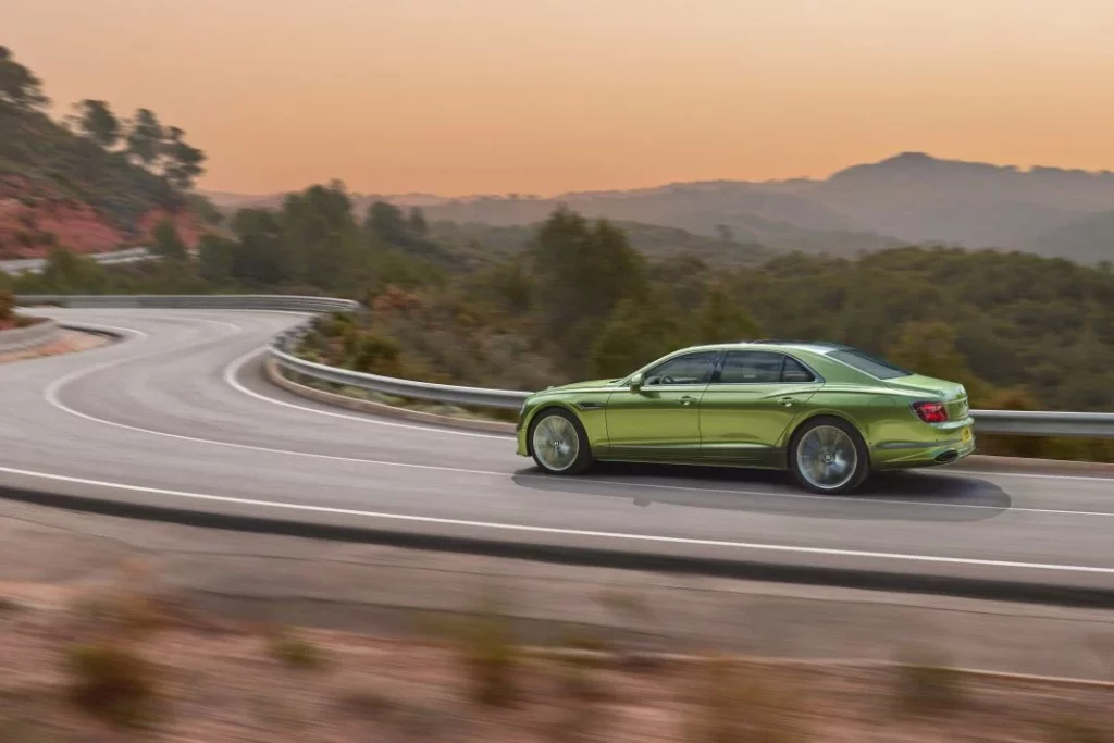 2024 Bentley Flying Spur Speed. Imagen movimiento.